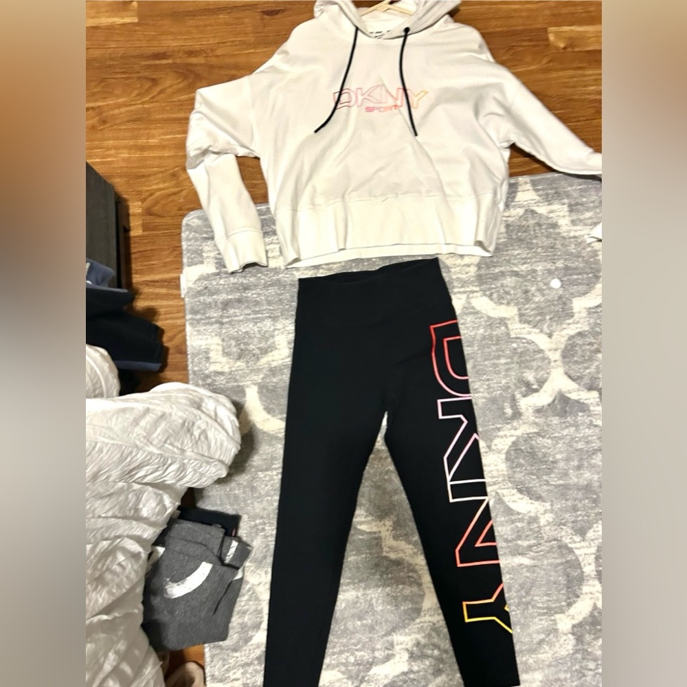 DKNY sweatshirt legging